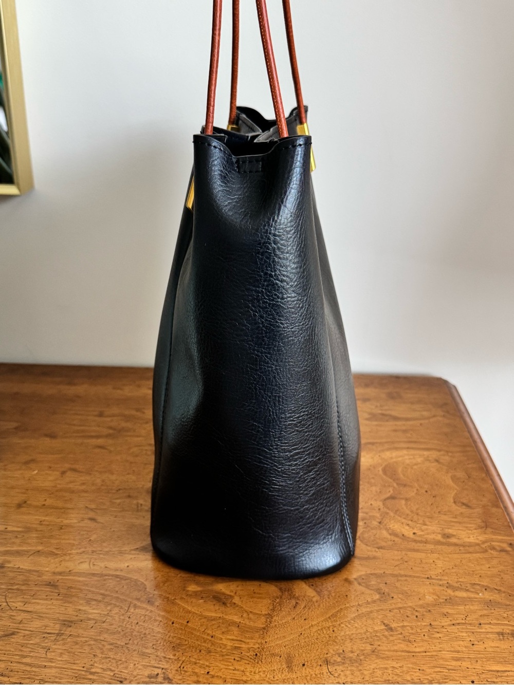 Antik Kraft Black Leather Bucket Bag with interior storage organizer - Picture 4 of 13